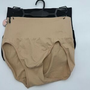 Extreme Shape /Panties/Size S/M/Color Black & Cream /NWT